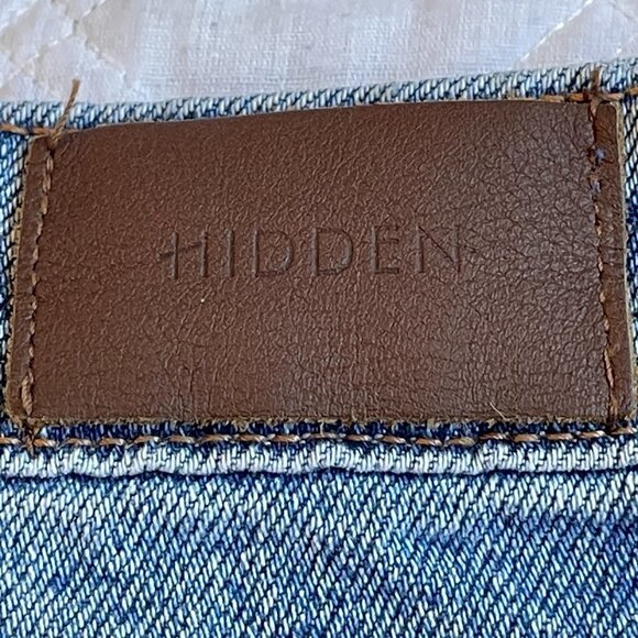 HIDDEN JEANS Cutoffs Destroyed   Sold at Buckle   Size Small - Picture 3 of 8